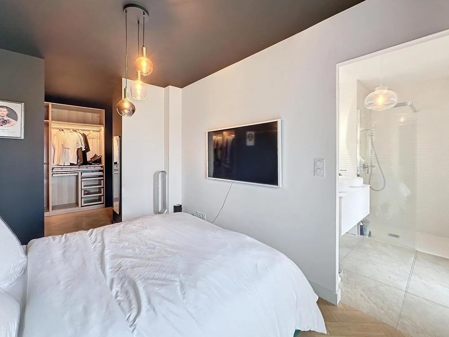 Апартаменты Luxurious Rooftop - 10Mins From Rennes Noyal-sur-Vilaine